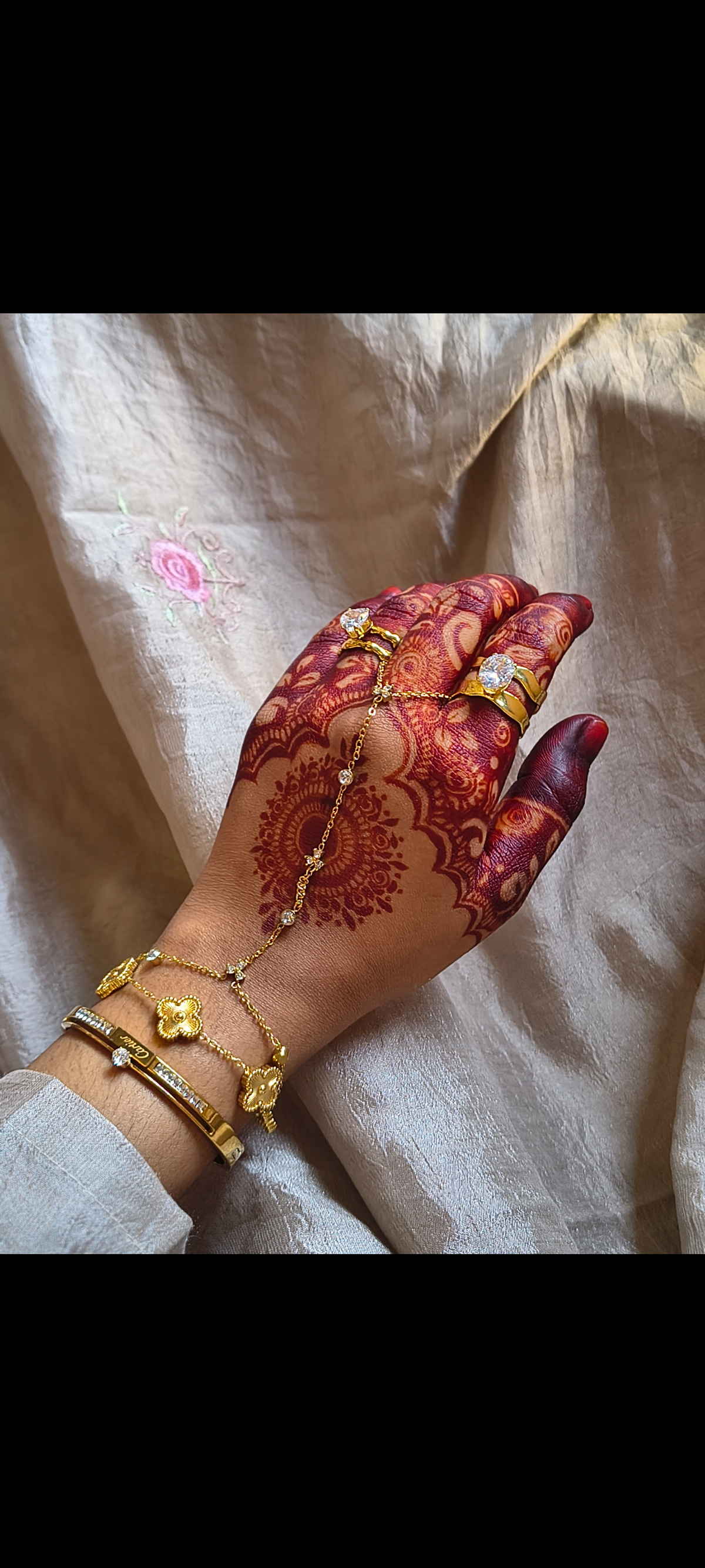 Hand chains 💫