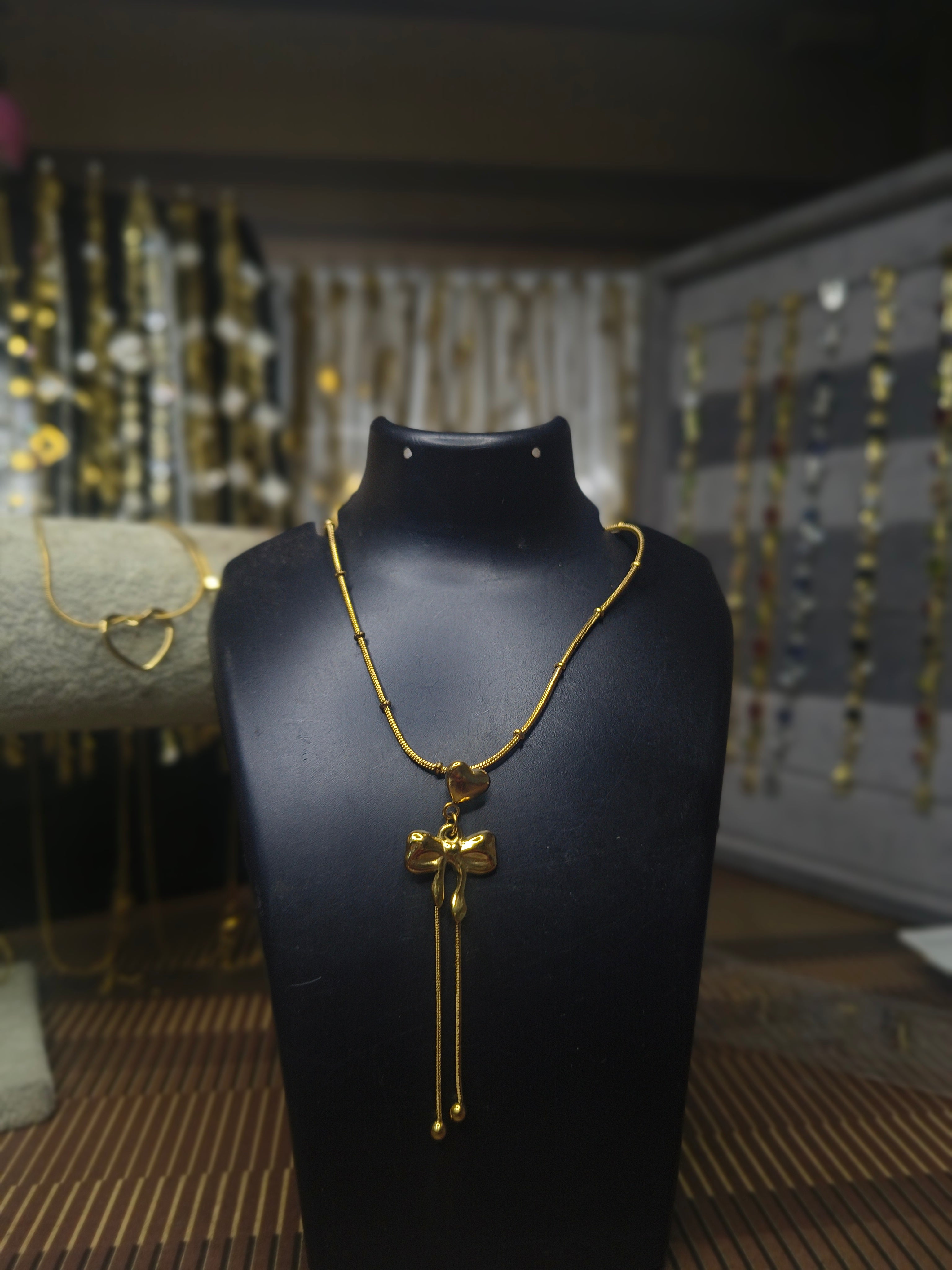 Bow necklace