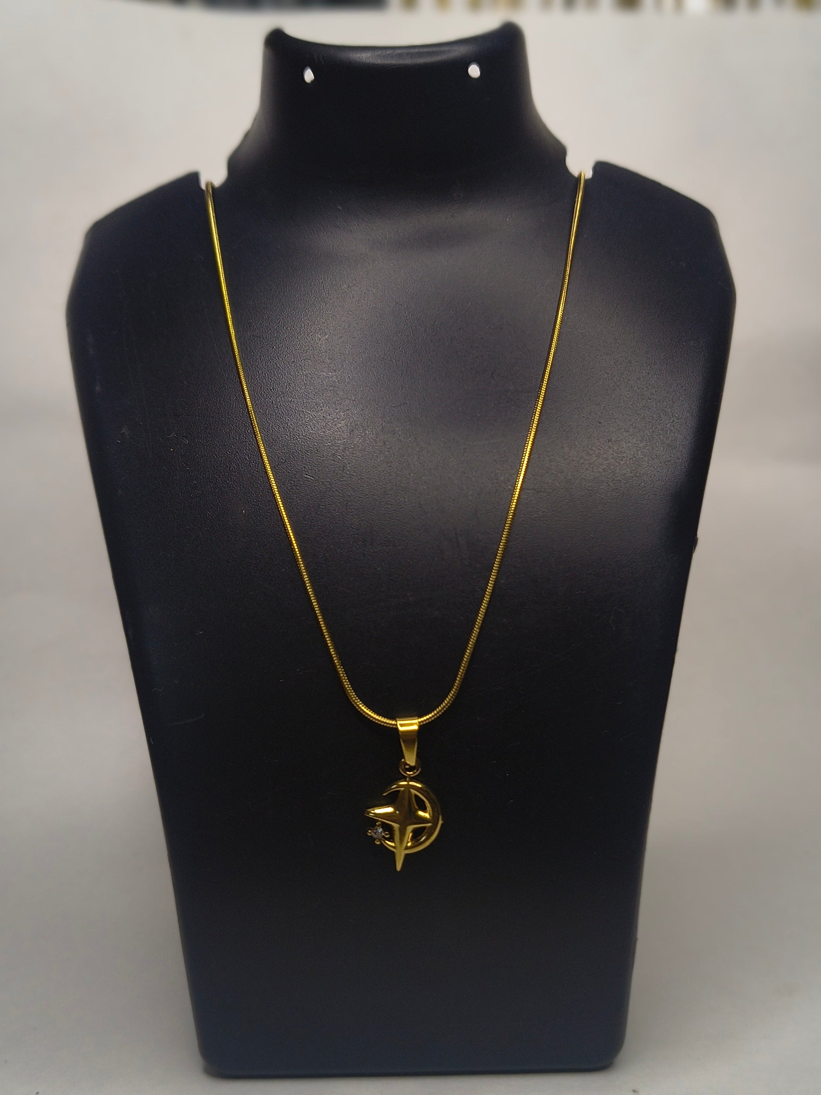 Compass Star Pendant Necklace