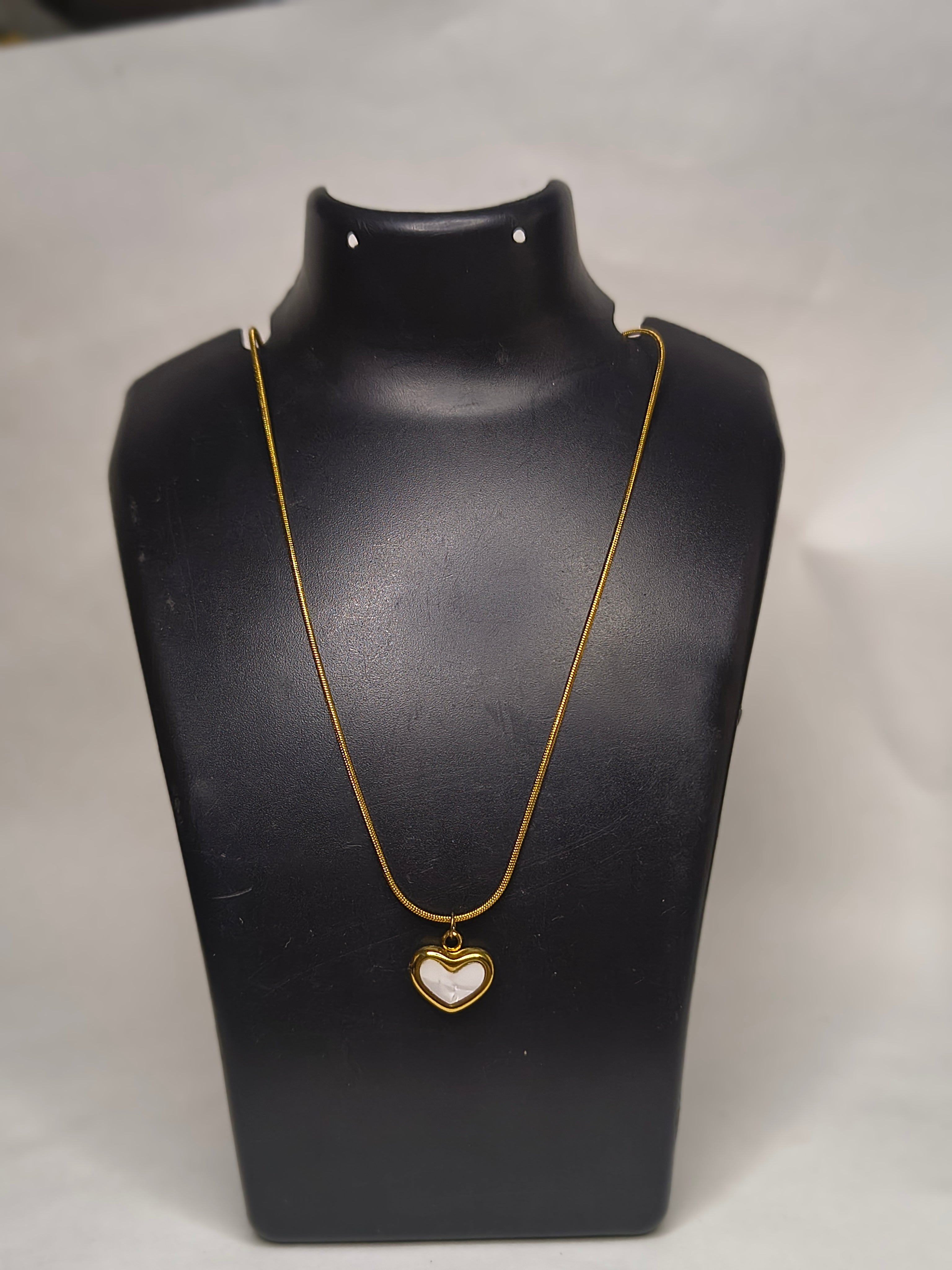 White heart chain 🤍