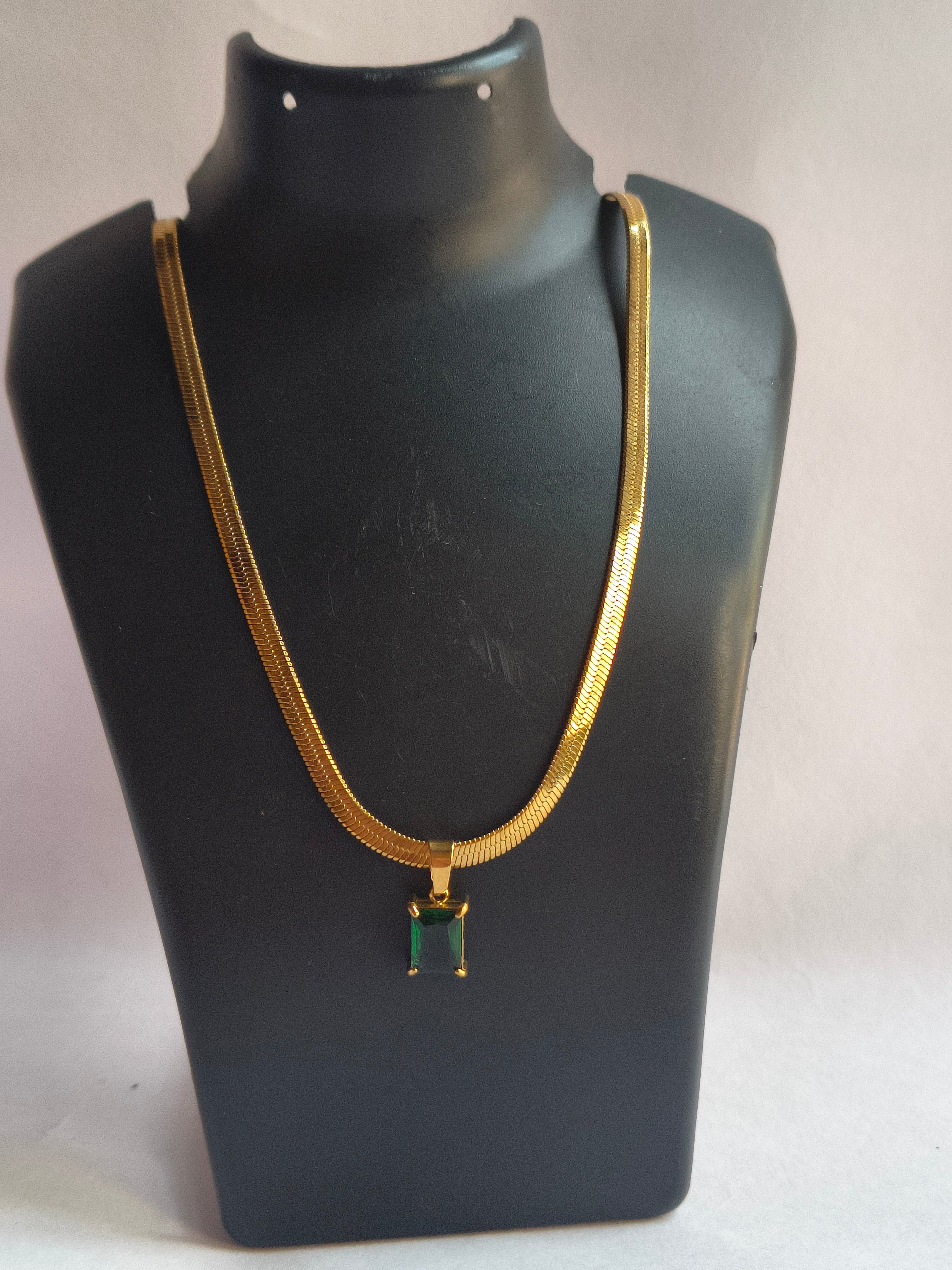 Green stone pendant 2.0