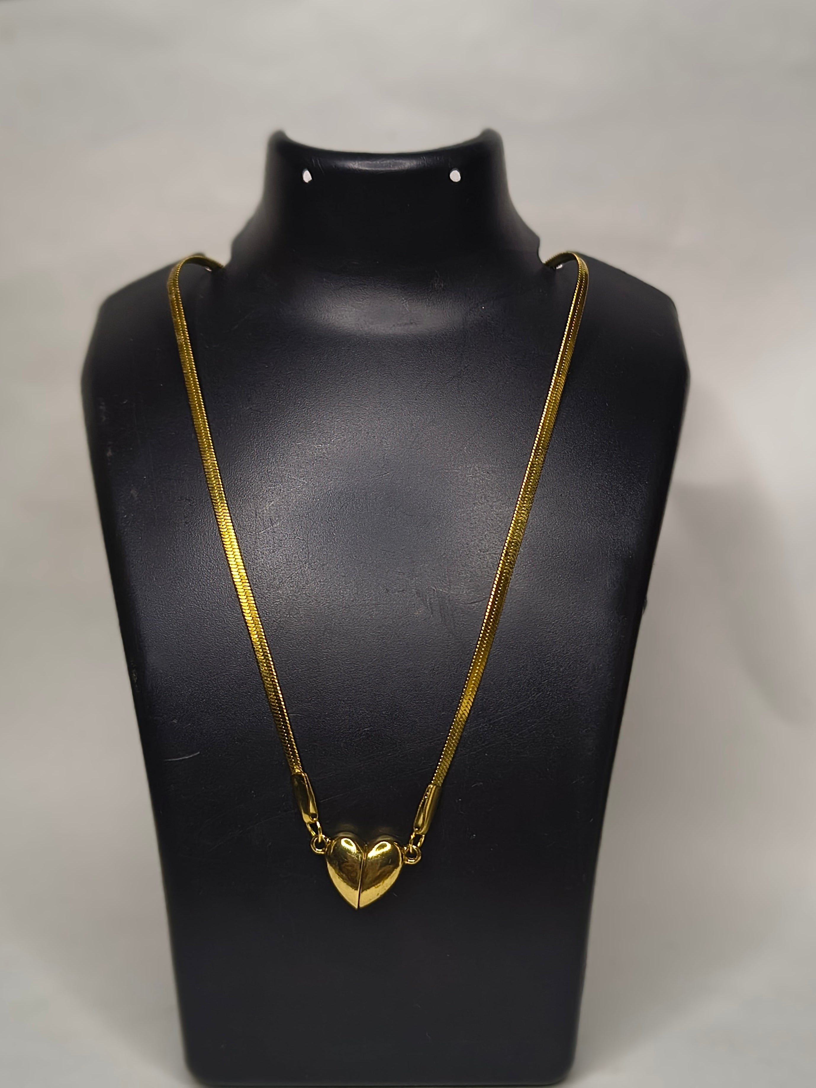 Magnet heart necklace