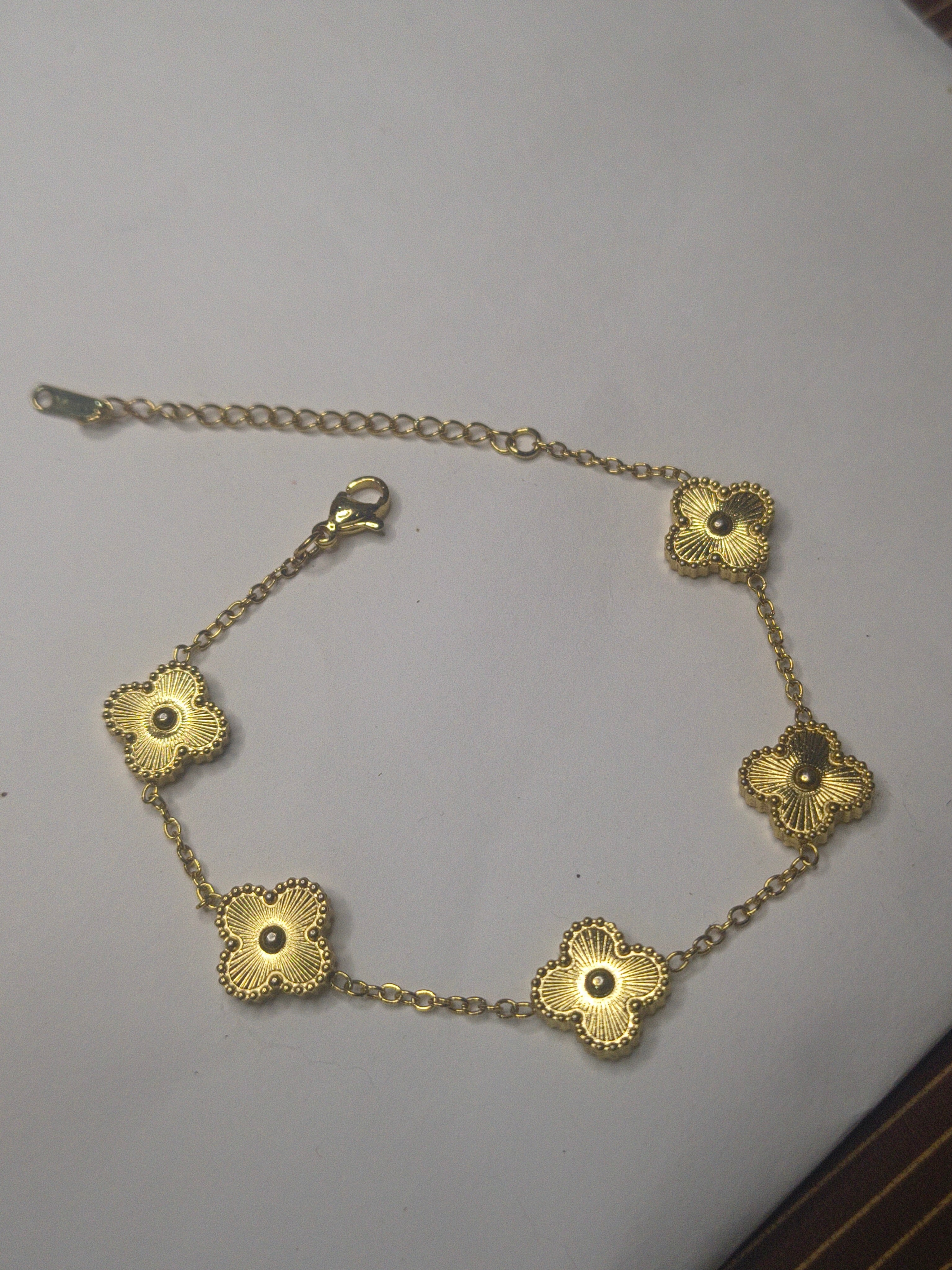 Golden clover bracelet ✨