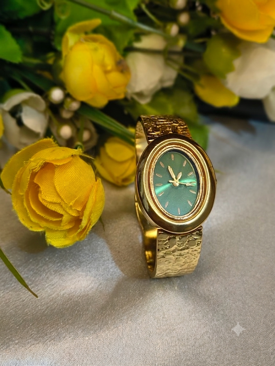 Emerald Oval Thin Wrist Kada watch ⌚💚