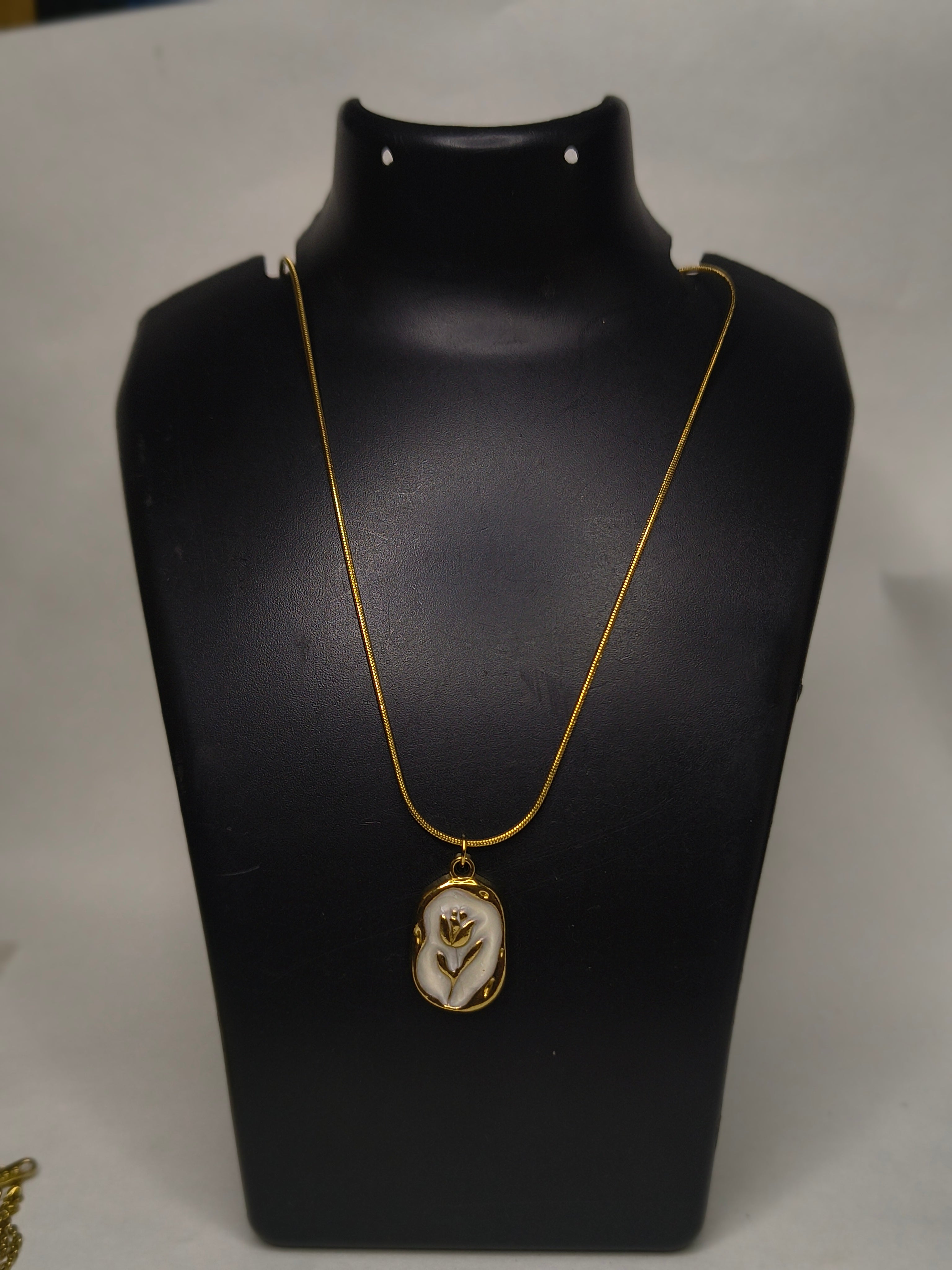 Minimal rose chain